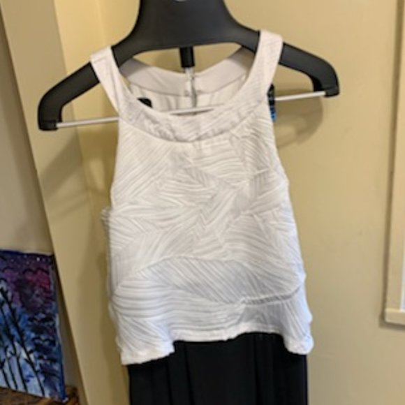 White and Black Sleeveless Jumpsuit - Picture 6 of 8